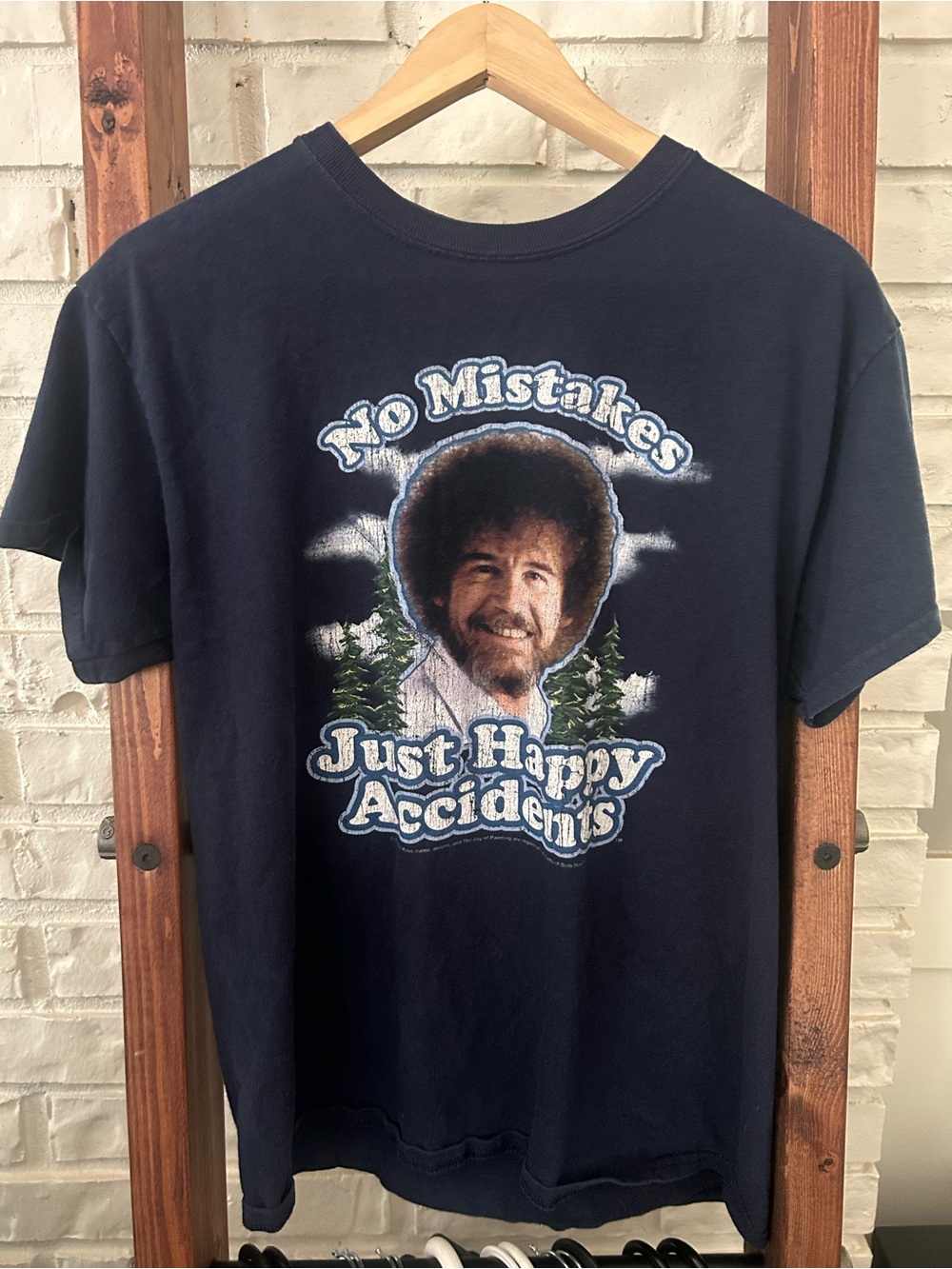 Bob Ross "No Mistakes Just Happy Accidents" T-Shirt Size M